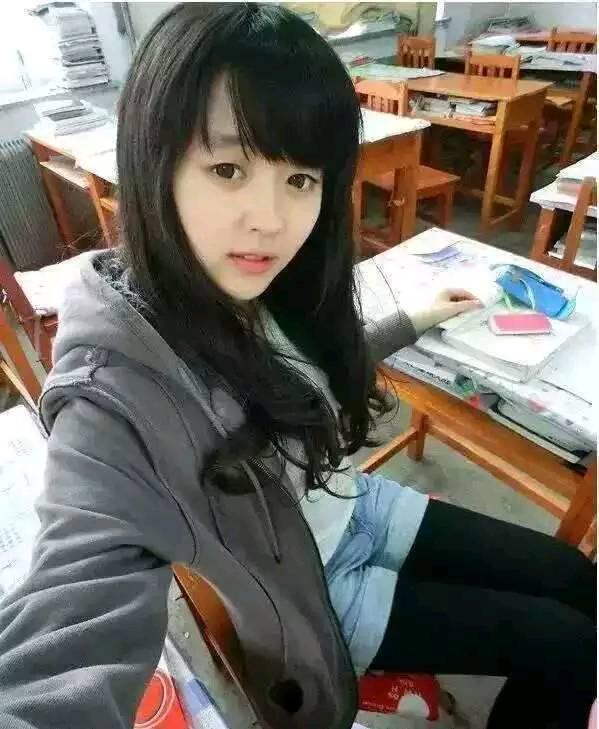 国产姑娘卖衣服自拍视频,自拍视频展示独特魅力